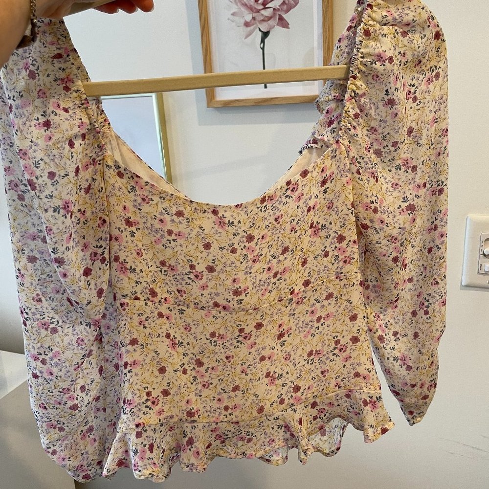 ASTR Floral Ruffle Blouse - Picture 5 of 10